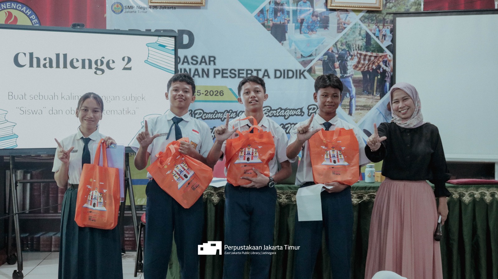 Roadshow Workshop Membaca Ke SMP Negeri 25 Jakarta